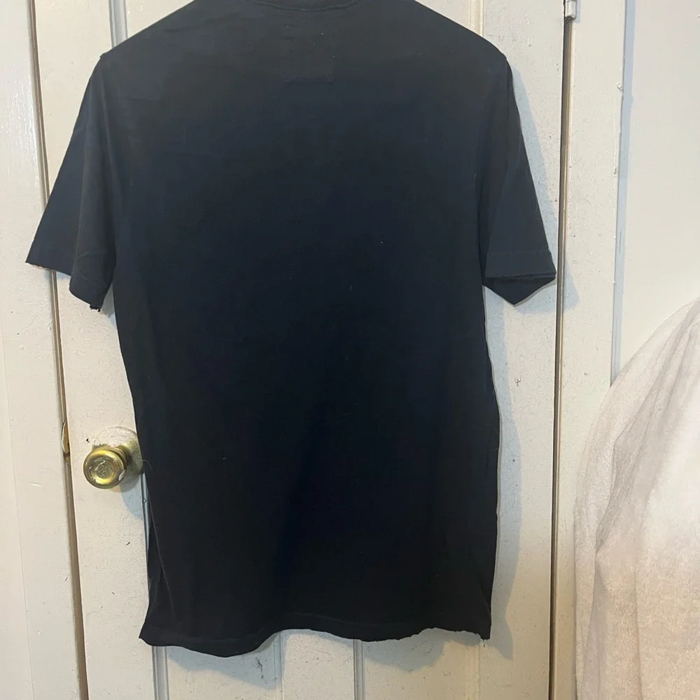 Men’s Small Distressed Navy Blue Tshirt by Old Navy w Abstract Design Preloved - Picture 4 of 4